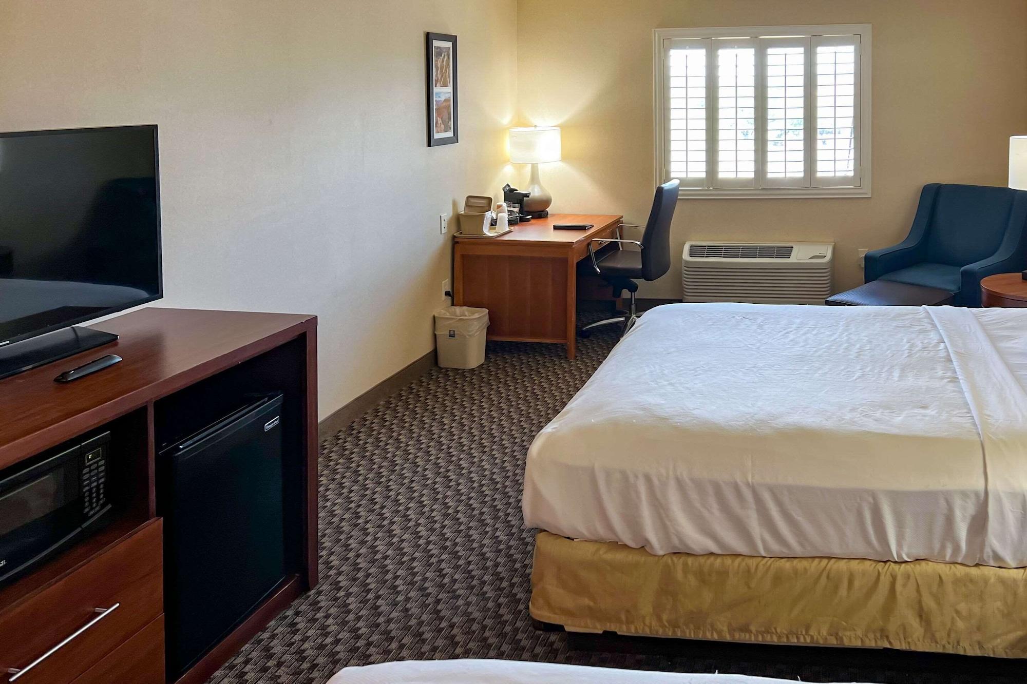 Comfort Inn And Suites Thatcher Екстериор снимка